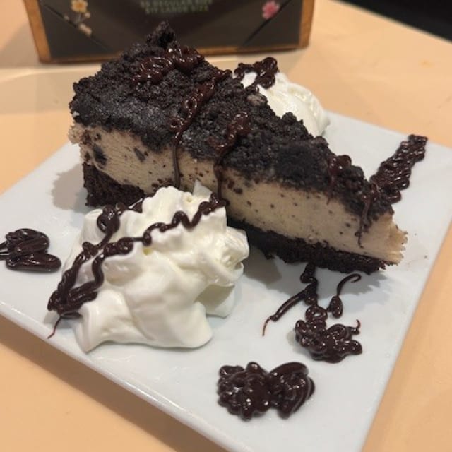 OREO MOUSSE CAKE.